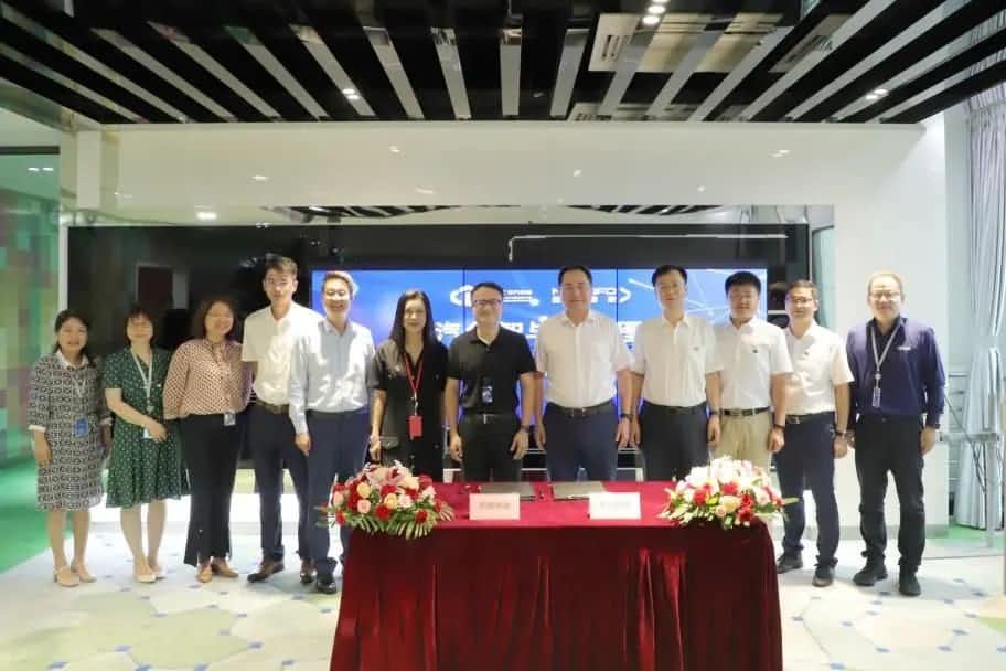 ROYAL皇家88官网与中汽创智签订战略合作框架协议 集中优势有助于汽车智能化开展
